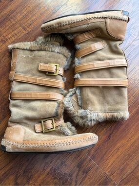 Y2K fur buts Tory Burch rabbit fur wrap Jaden leather boot no size 7.5 ditressed